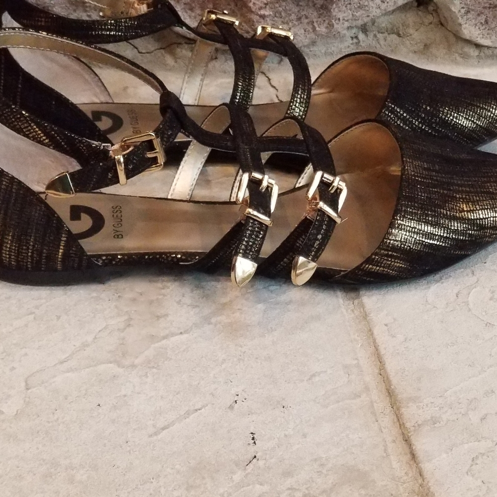 G by Guess black & gold strappy sandals size 8 - Picture 3 of 8
